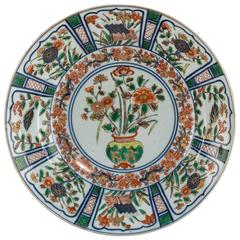 Assiette de présentation en porcelaine Imari du milieu du 19ème siècle