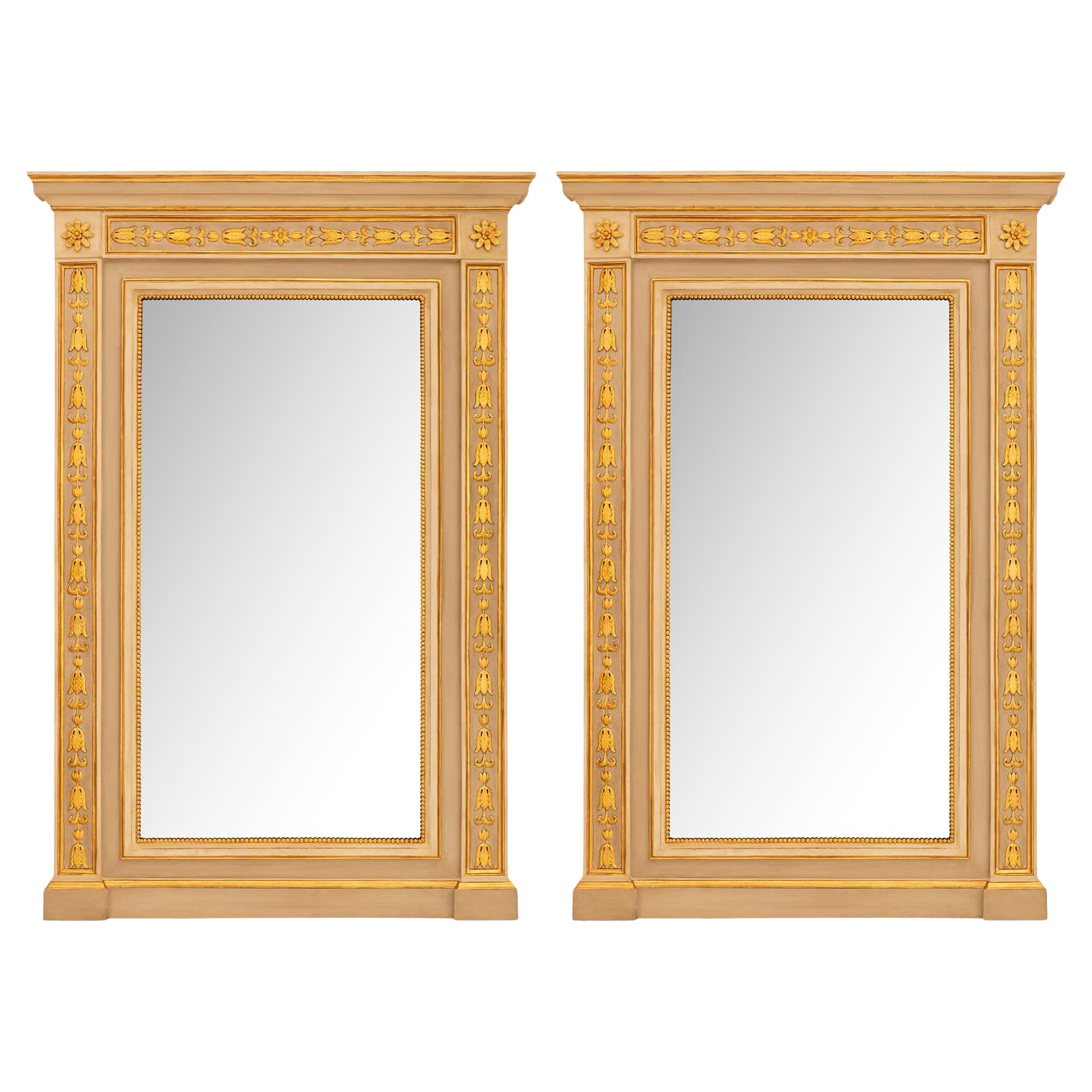 paire de miroirs italiens d'époque Louis XVI du 18e siècle, patinés et en bois doré