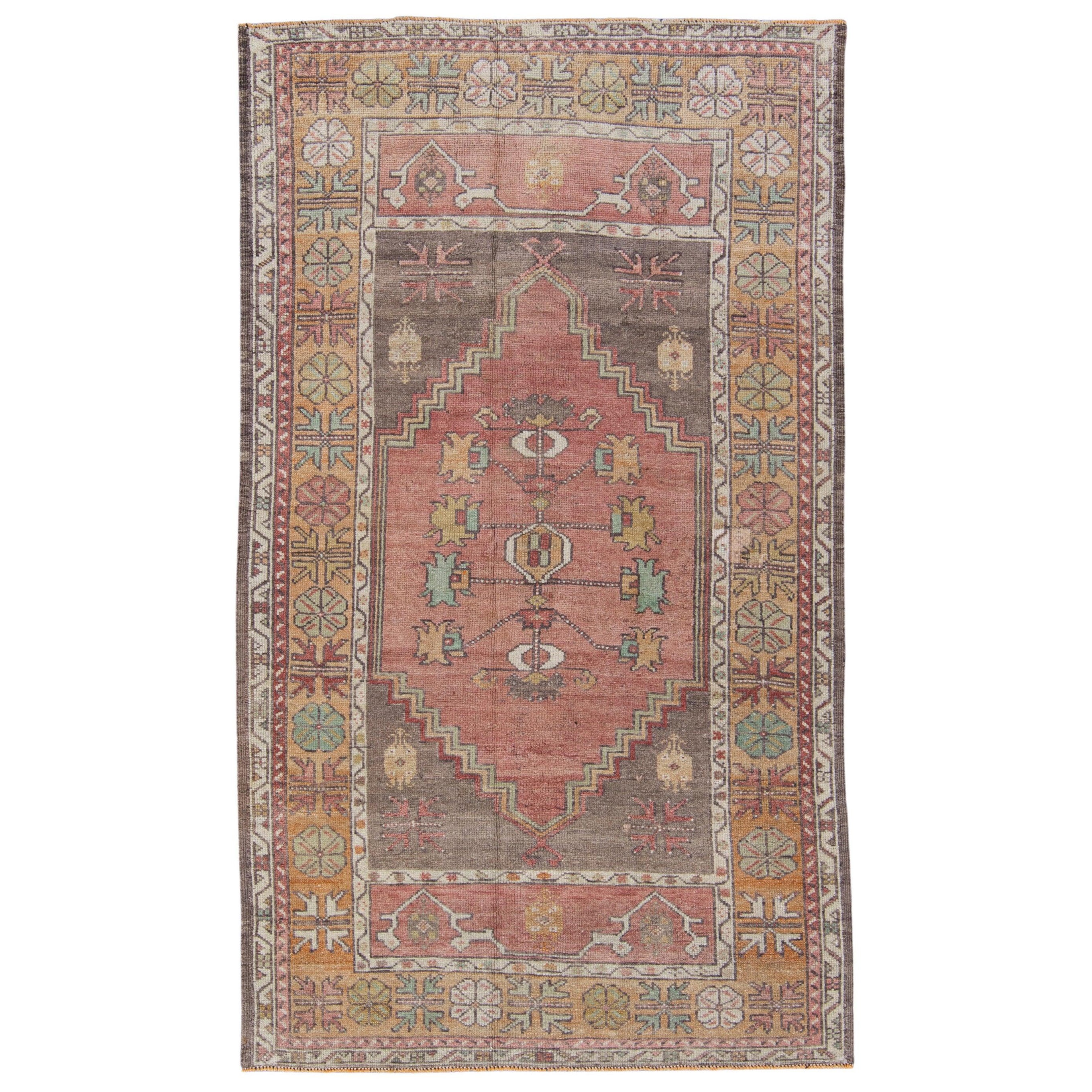 Tapis turc vintage d'Anatolie 4' x 6'9" n° 6057 en vente