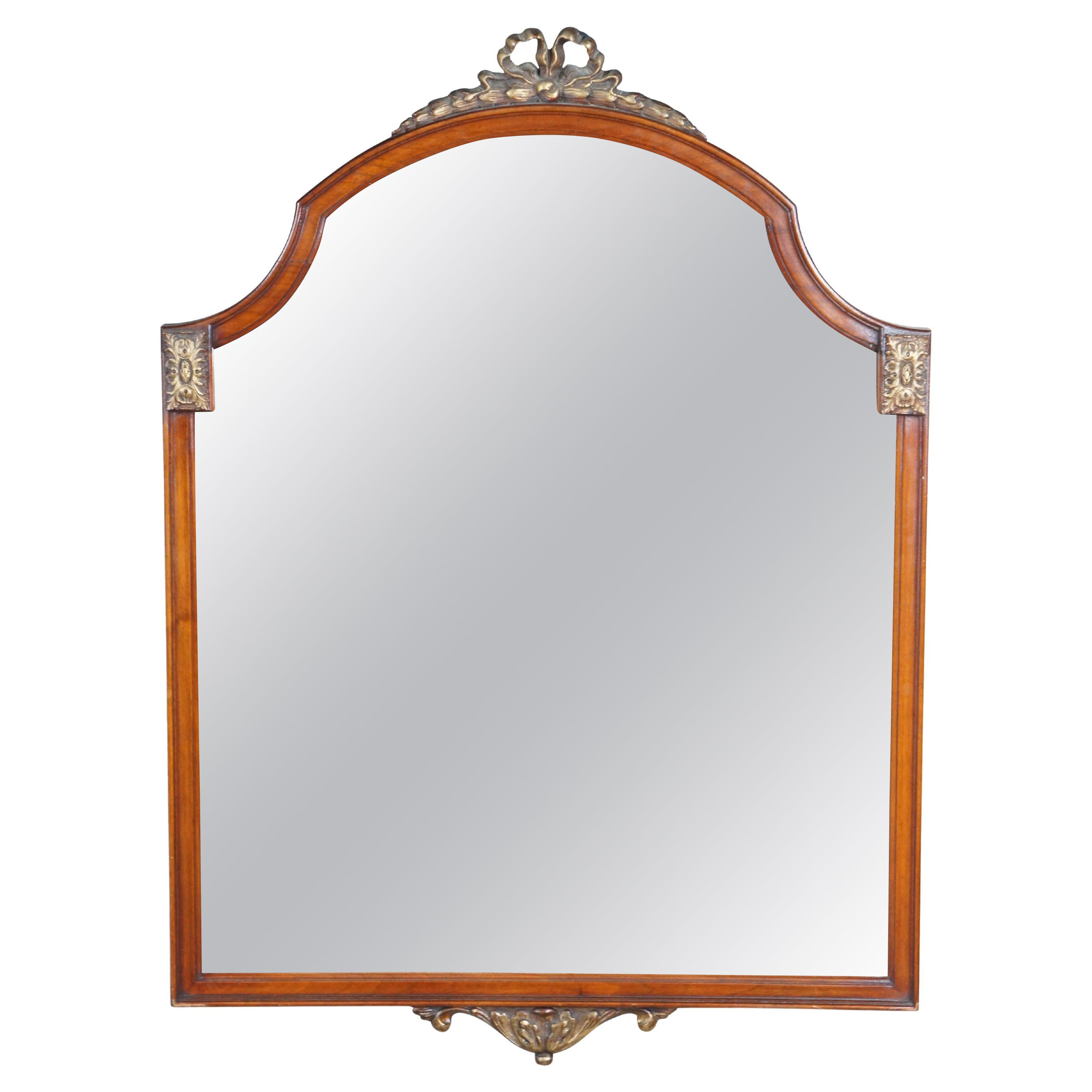 Specchio da parete appeso in mogano Vintage French Louis XV Neoclassical Style Vanity Mirror in vendita