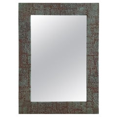 Miroir brutaliste martelé avec têtes de clous