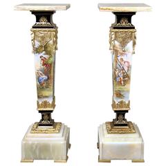 Coppia di piedistalli in stile Sèvres con montatura in bronzo dorato della fine del 19° secolo