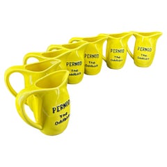 Colección de mediados de siglo de 7 jarras de cerámica amarilla de Pernod