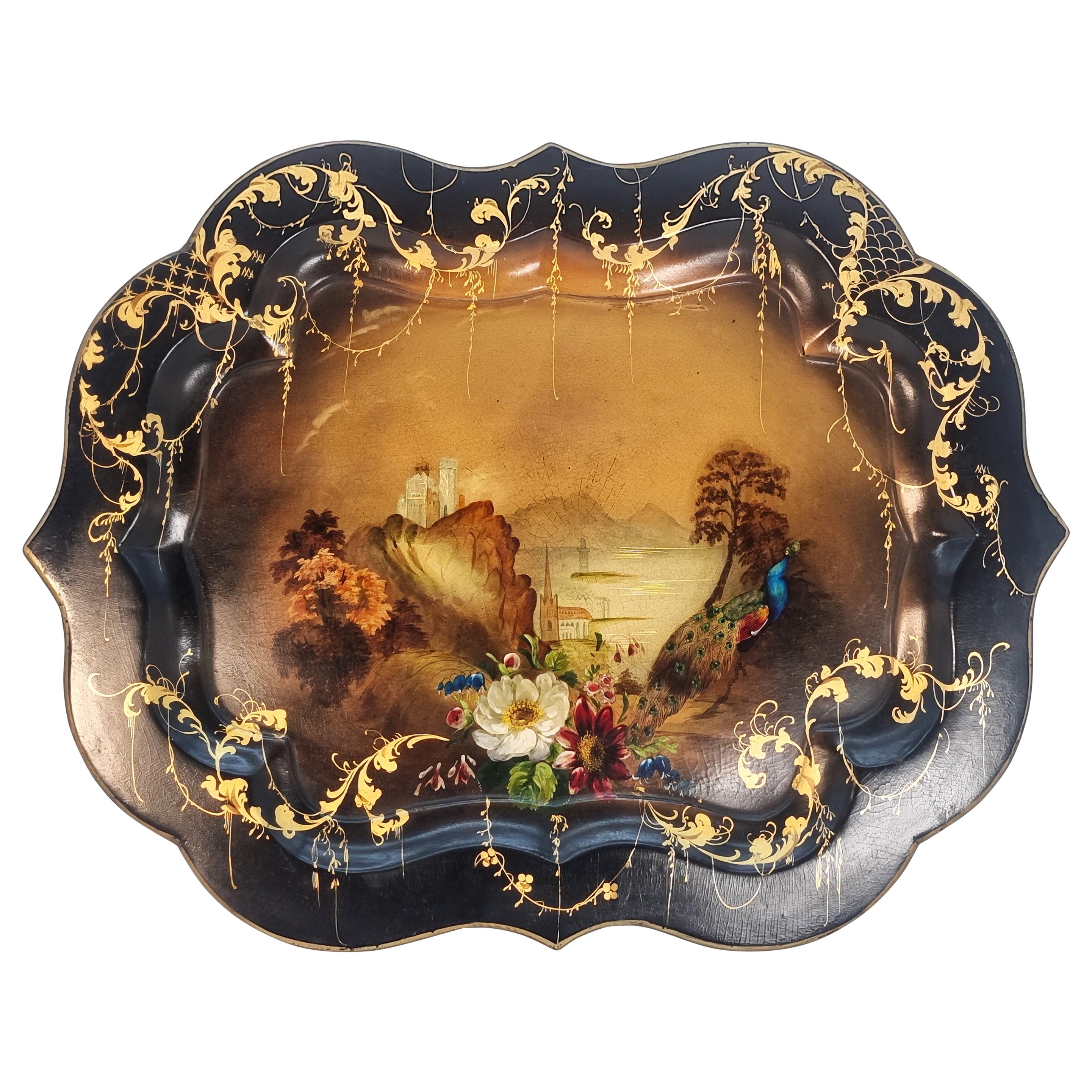 Bandeja decorativa inglesa de papel maché hacia 1840 en venta
