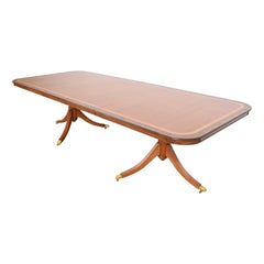 Table à double piédestal anglaise géorgienne en bois de cerisier à bandes, style Baker Furniture