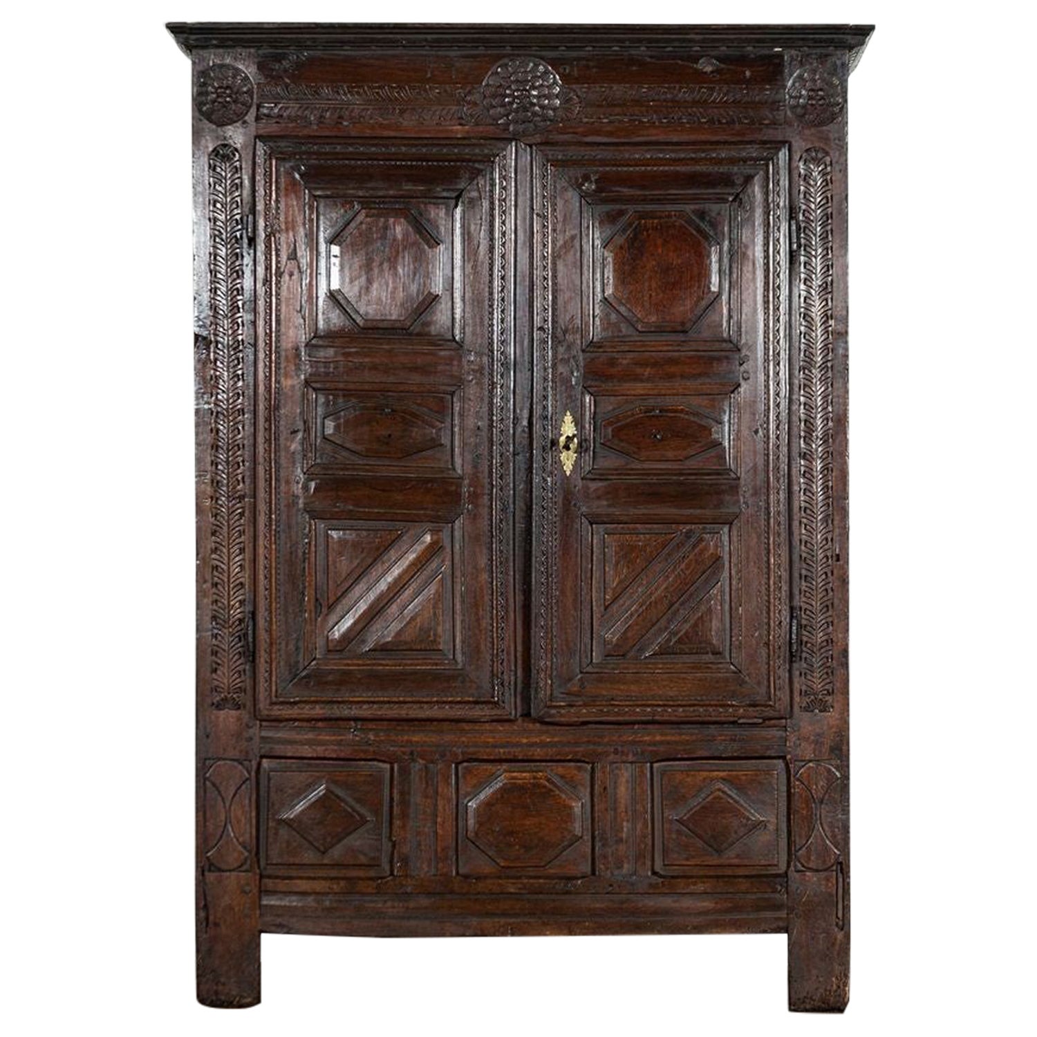 Armoire en chêne français du début du 18e siècle