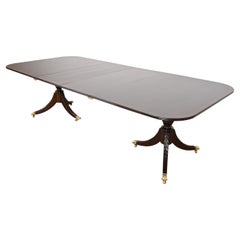 Baker Furniture Stil Georgianischer Esstisch aus Mahagoni mit doppeltem Sockel aus gebändertem Mahagoni
