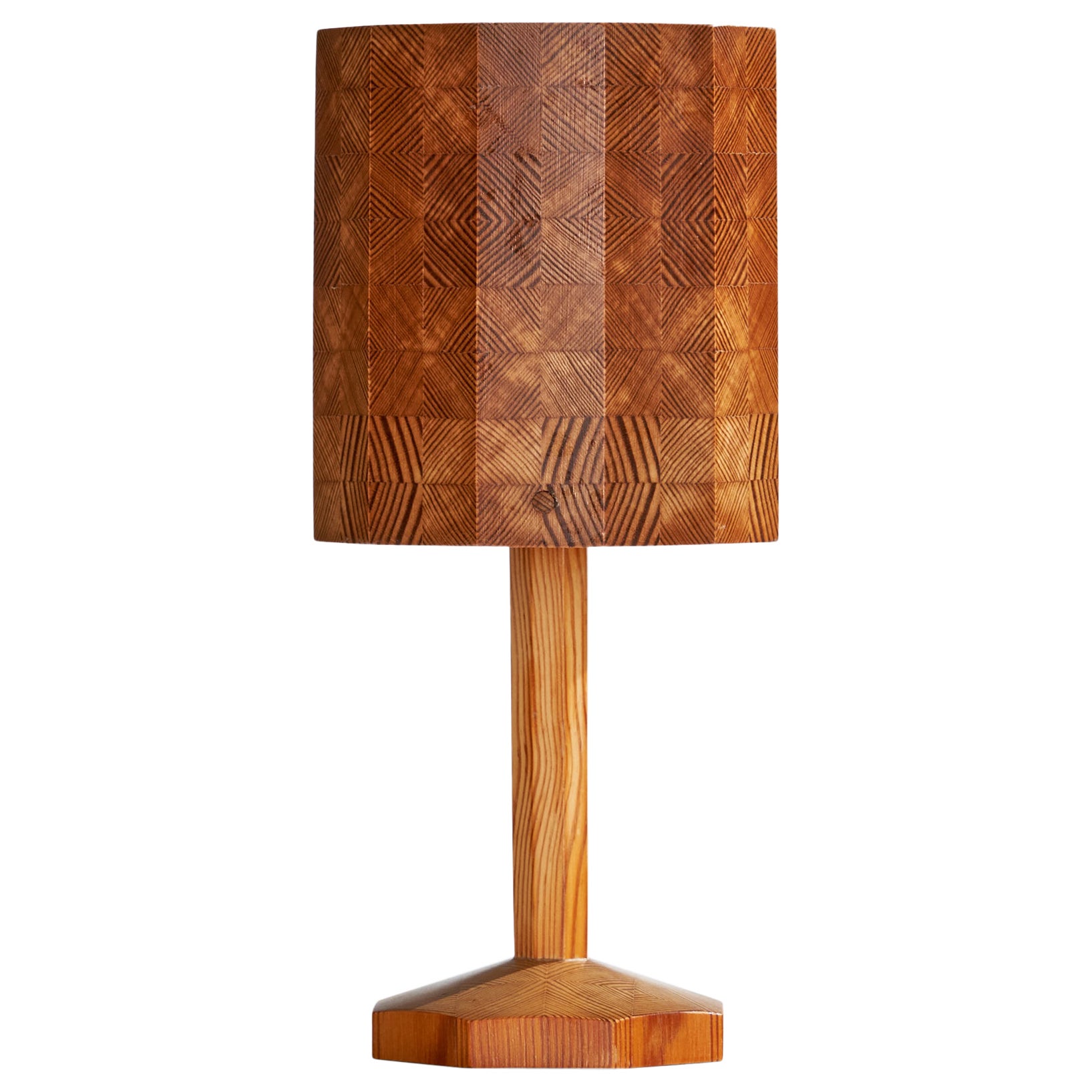 Schwedische Designerin, Tischlampe, Kiefernholz, Schweden, 1970er Jahre im Angebot