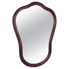 Espejo de pared escultórico de madera curvada, Italia Años 60