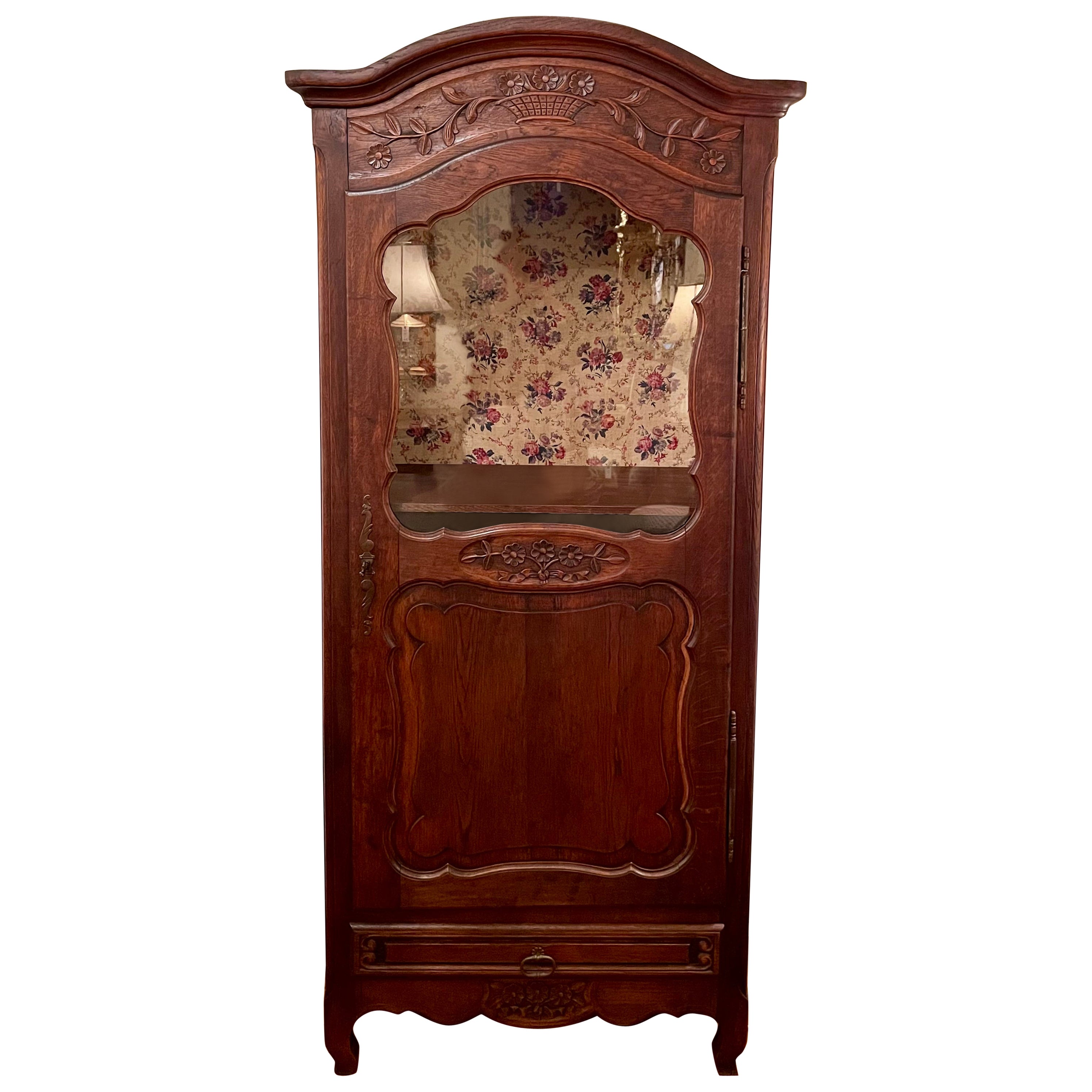 Antiker französischer geschnitzter Schrank „Bonnetiere“ mit Glasfront, um 1895-1910.
