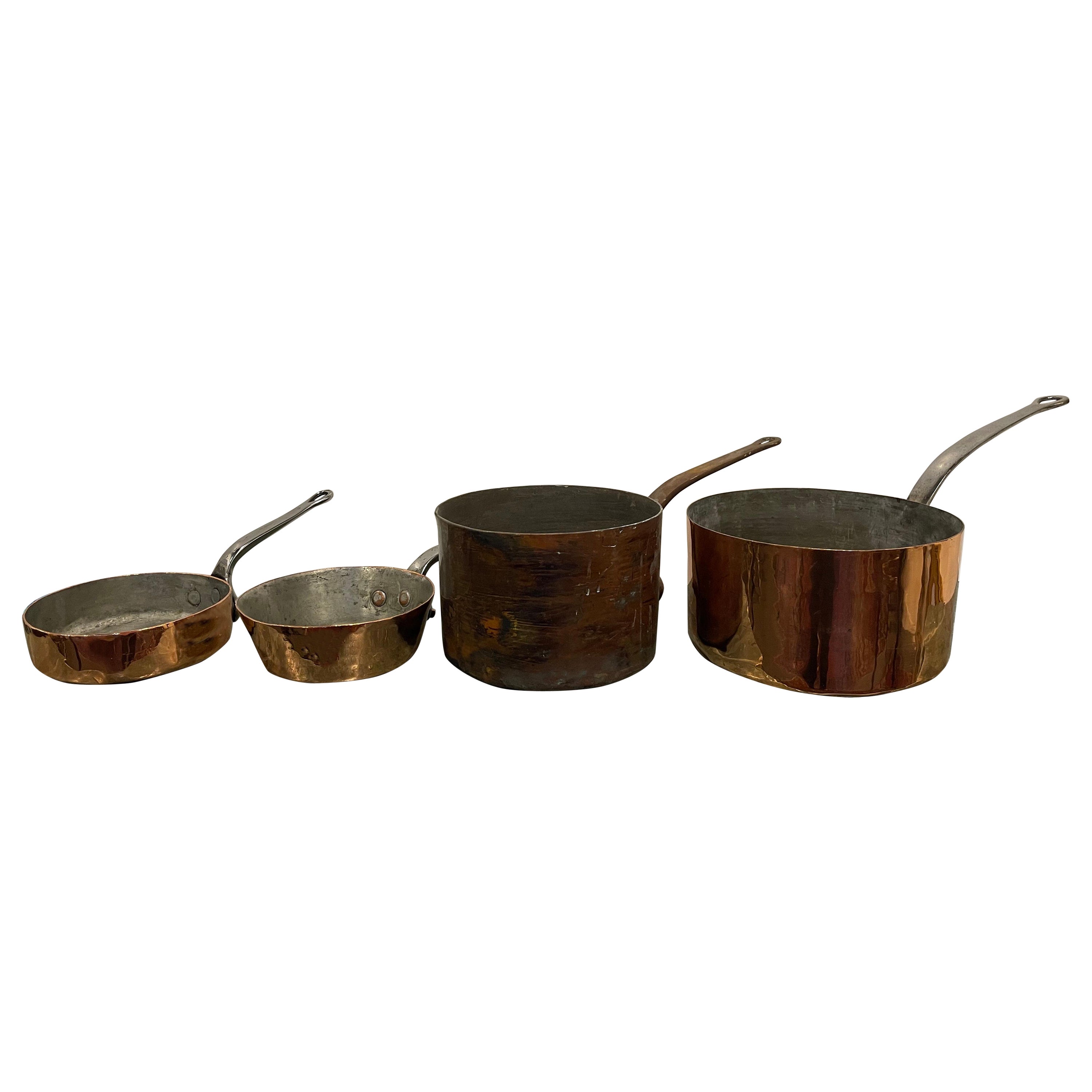 Ensemble de quatre pots en cuivre de différentes tailles, 19ème siècle
