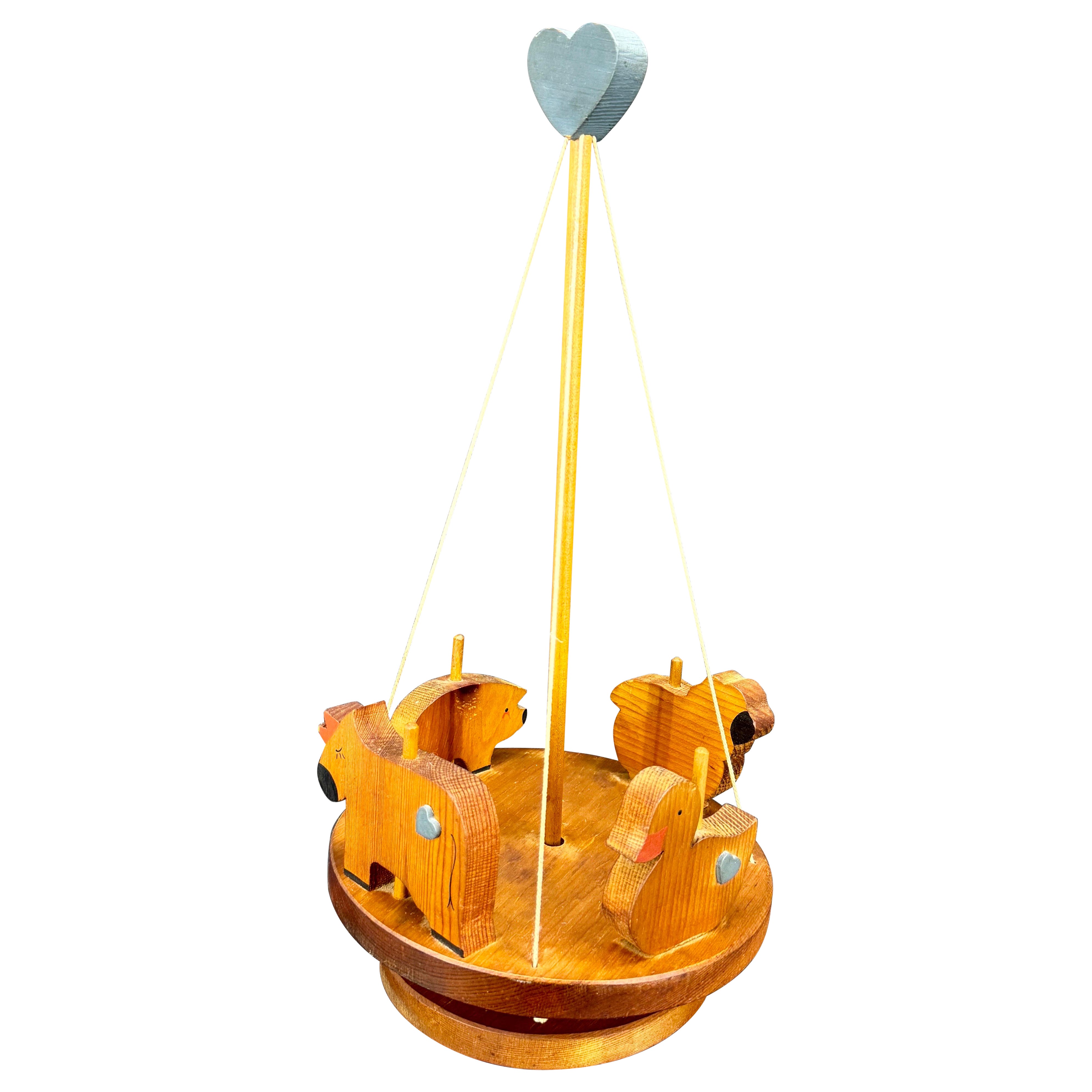 Vintage Volkskunst-Spintop- Mobile aus Holz mit Bauern- und Tiermotiven im Angebot