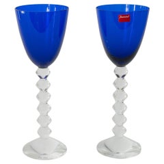 Coppia di bicchieri da vino Vega di Baccarat con coppe blu zaffiro