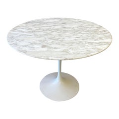 Haut Saarinen Tulip avec plateau en marbre Knoll, première production 42 pouces