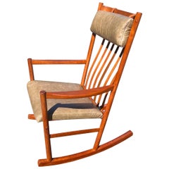 Hans Wegner fauteuil à bascule en teck et cuir vert des années 1960