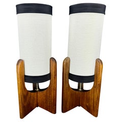 Coppia di lampade da tavolo danesi in legno della metà del secolo scorso, anni '60 circa