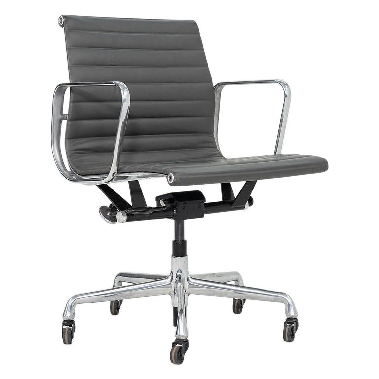 2017 Herman Miller Eames EAG Aluminum Group Management Chair in Grey Leather