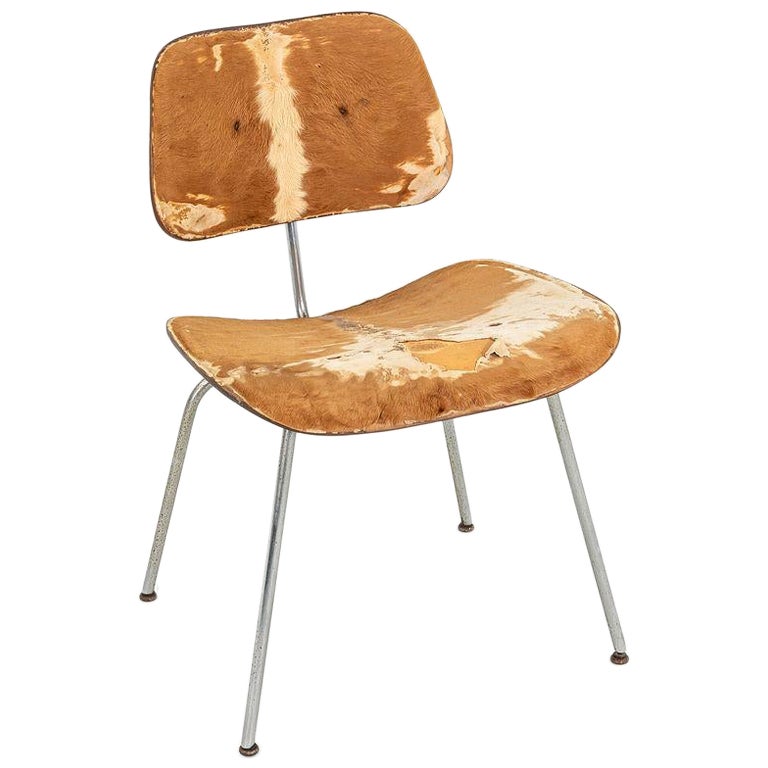 C. 1949 Silla de comedor Evans Eames DCM con tapicería original de pelo sobre piel