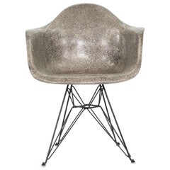 C. 1950 Herman Miller Eames Rope Edge DAR Arm Shell Chair in Elephant Hide Grey (chaise à accoudoir en peau d'éléphant)