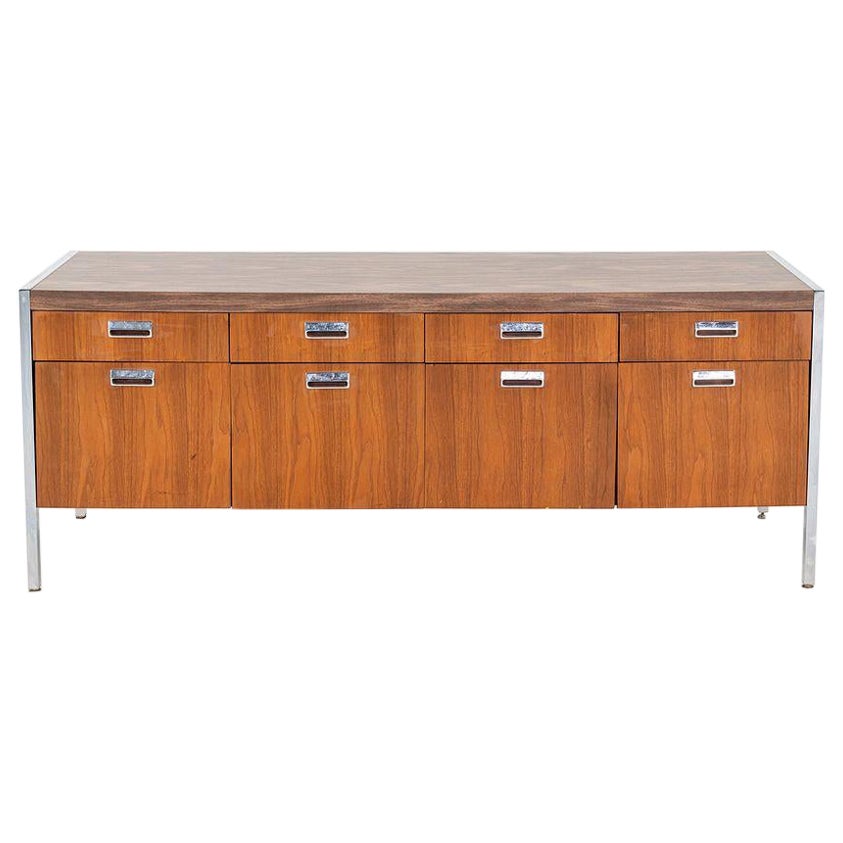 C. 1968 Myrtle Desk of High Point 900 Series Four Position Credenza in Walnut For Sale