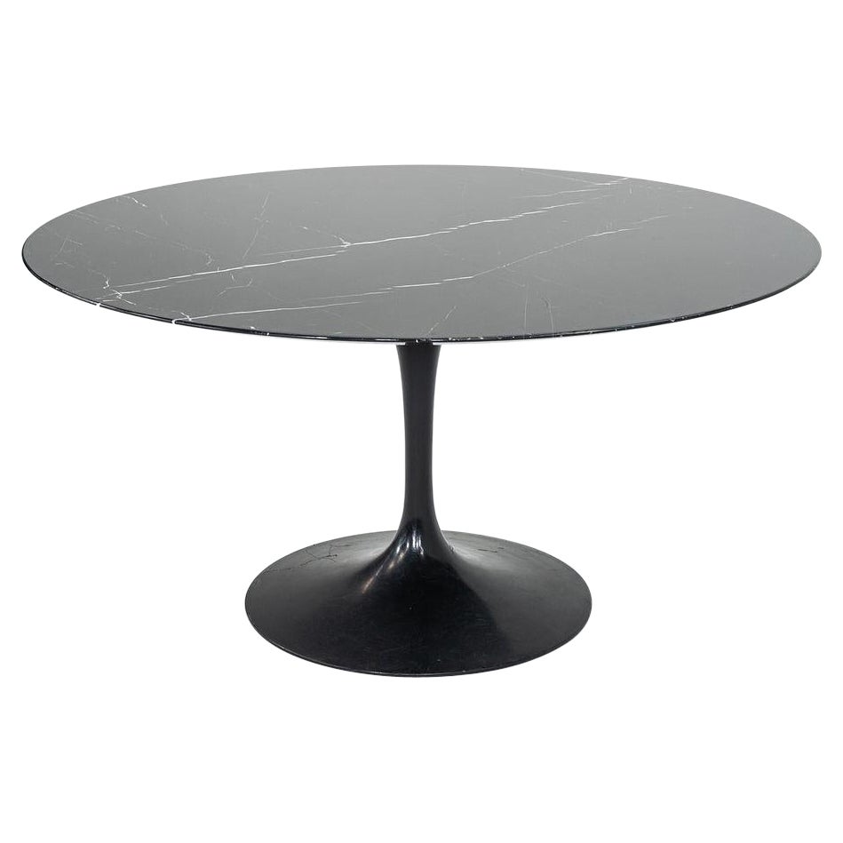 2010er Jahre Eero Saarinen für Knoll Tulpen-Sockel-Esstisch mit 54" Platte, Modell 164M