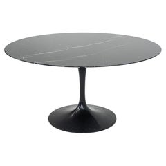 2010er Jahre Eero Saarinen für Knoll Tulpen-Sockel-Esstisch mit 54" Platte, Modell 164M