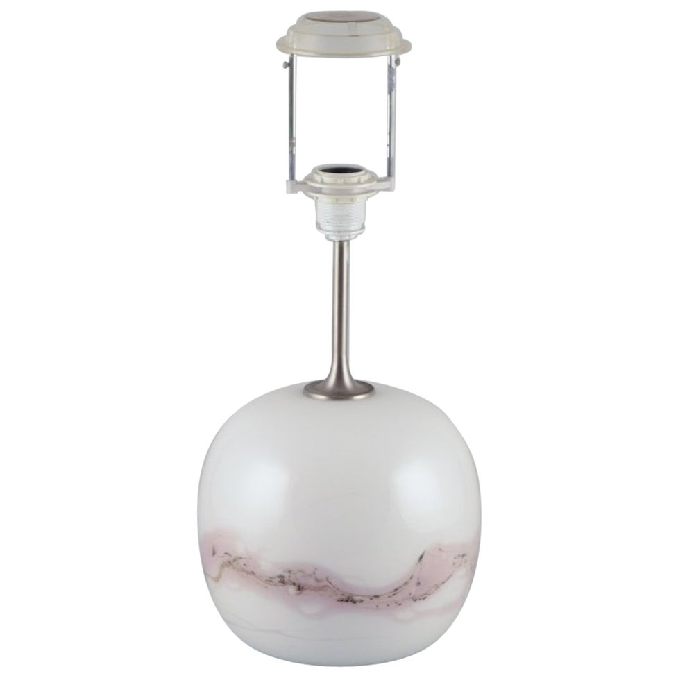 Holmegaard, large "Sakura" table lamp in art glass. Abstract motif in pink. For Sale