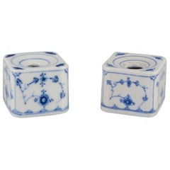 Royal Copenhagen Blau geriffelte Plain, zwei antike Tintenfässer. 19. Jahrhundert.