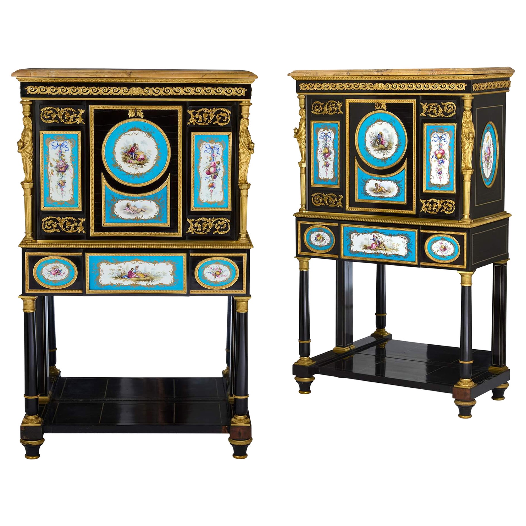 Paire d'impressionnants secrétaires victoriens montés sur marbre, porcelaine et bronze doré en vente