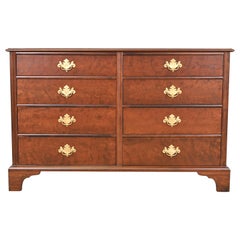 Kindel Furniture Georgian Carved Cherry Wood, Comò a otto cassetti, rifinito