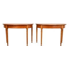 Consolas o Mesas de Entrada Stickley American Colonial de Madera de Cerezo Tallada Demilune