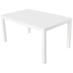 Mesa de centro con adorno de llave griega en relieve lacada en blanco