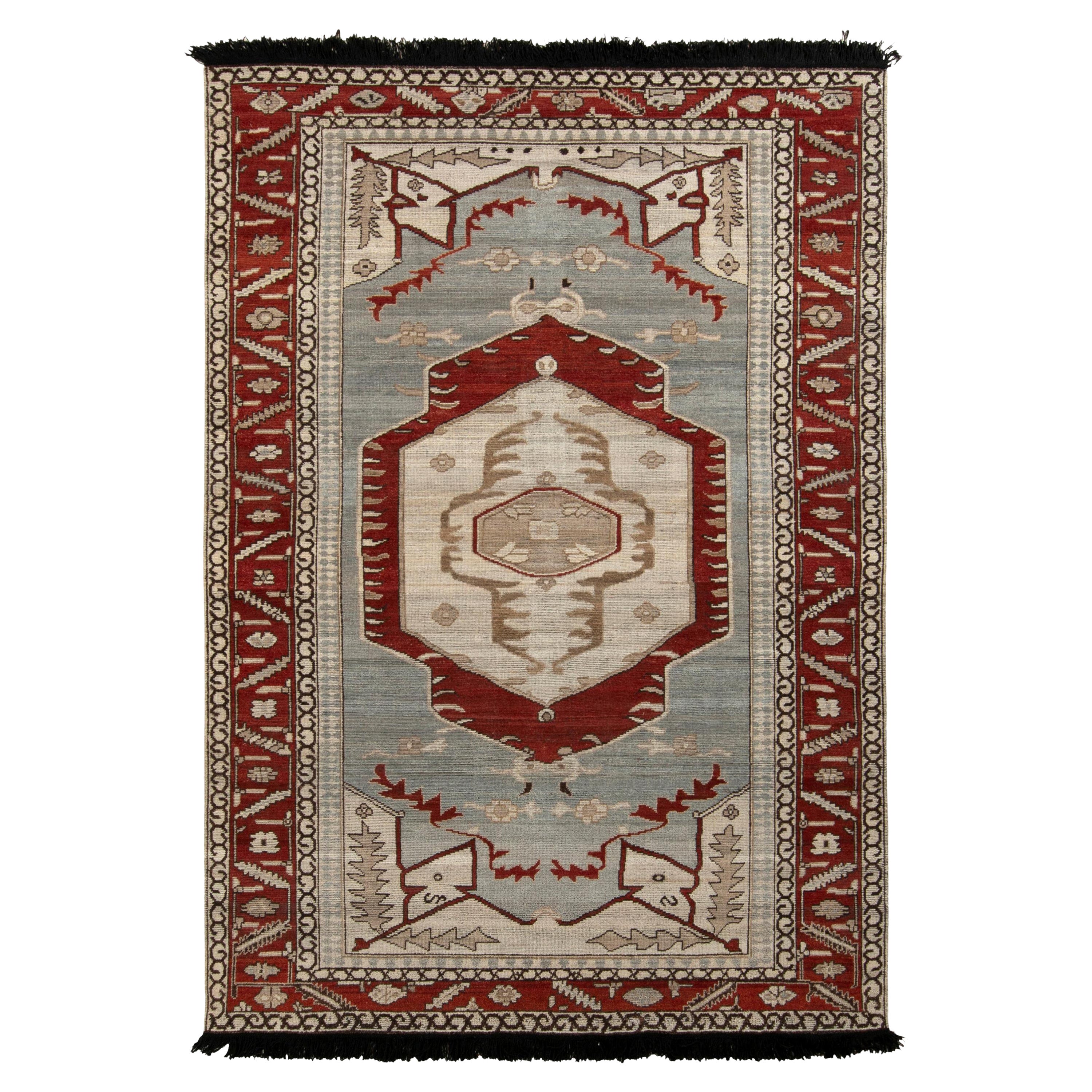 Rug & Kilim's Transitional Style Teppich mit blauem und rotem Medaillon-Muster