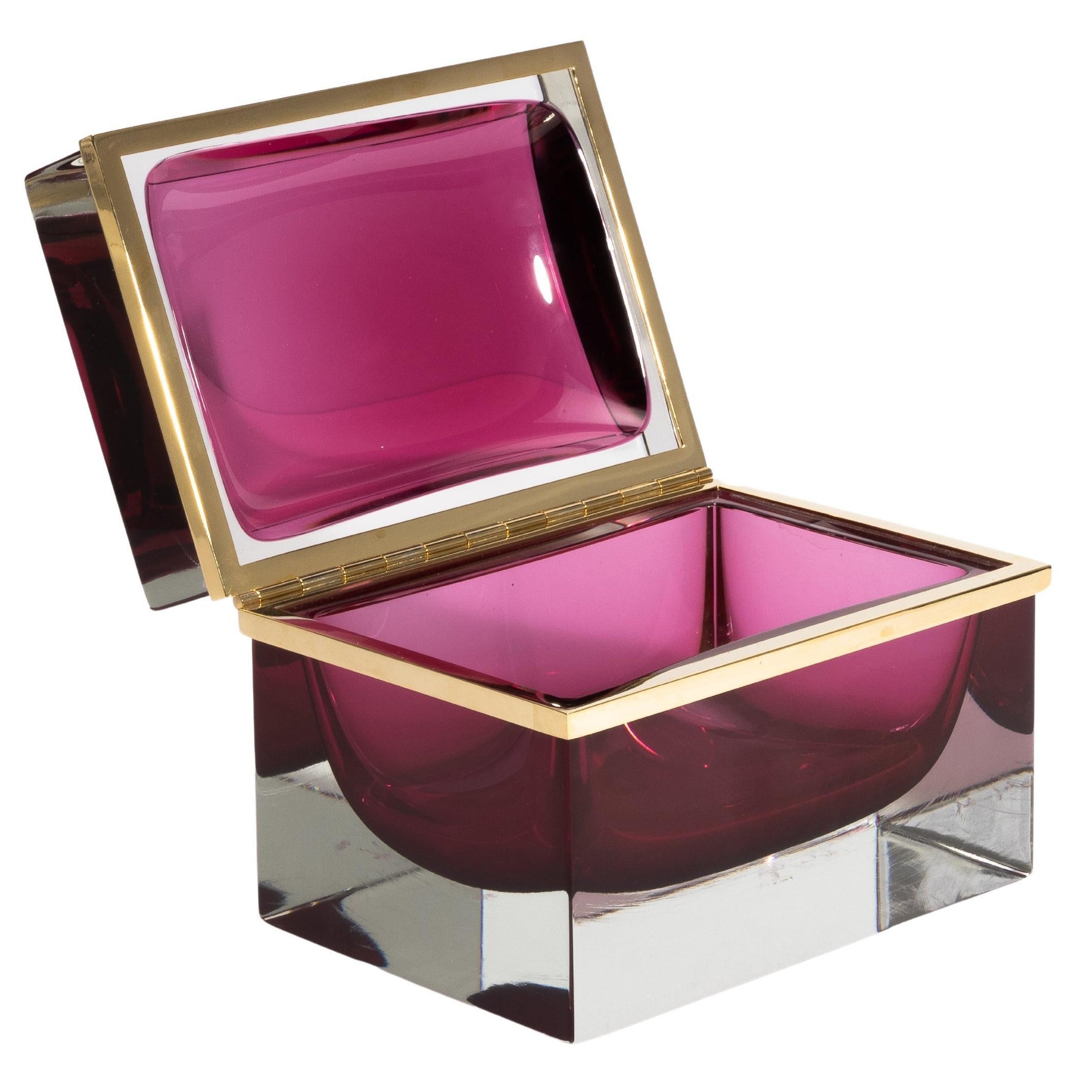 Caja Gigante de Cristal de Murano Soplado a Mano en Rubí con Herrajes de Latón
