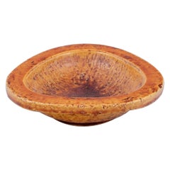 Gunnar Nylund per Rörstrand. Ciotola in ceramica con smalto nei toni del giallo ocra