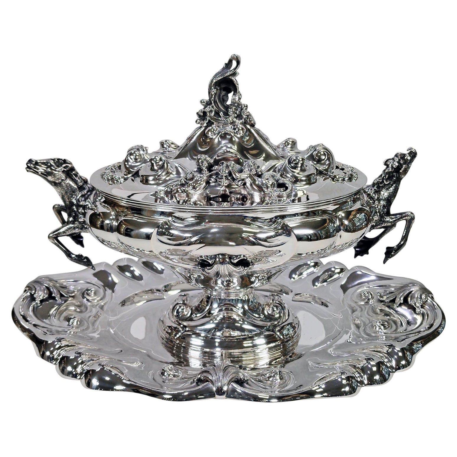 Sopera oval italiana con bandeja en plata 800 maciza estilo barroco