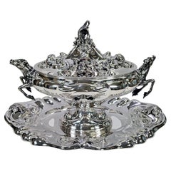 Italian oval tureen with tray in solid 800 silver baroque style