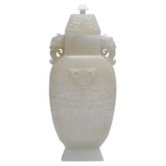 Vaso di giada bianca con coperchio