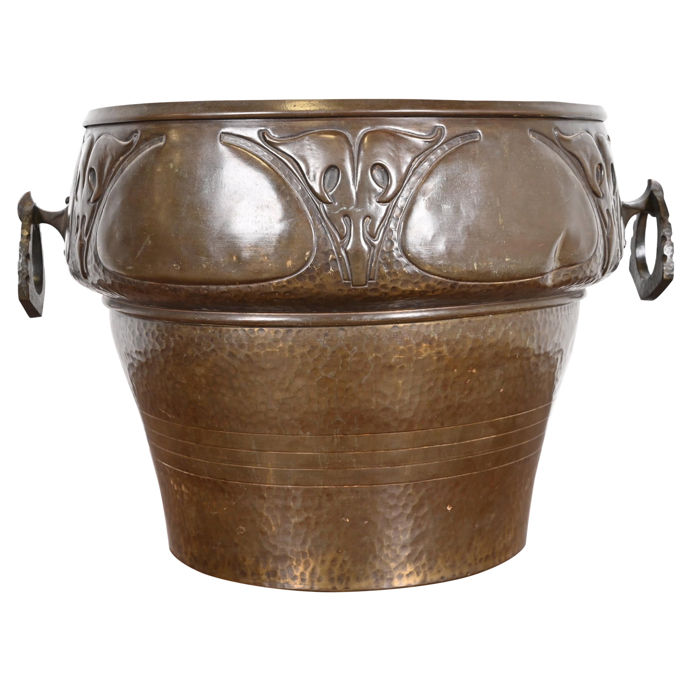 Jardinera grande de latón martillado Roycroft Arts & Crafts, Circa 1910