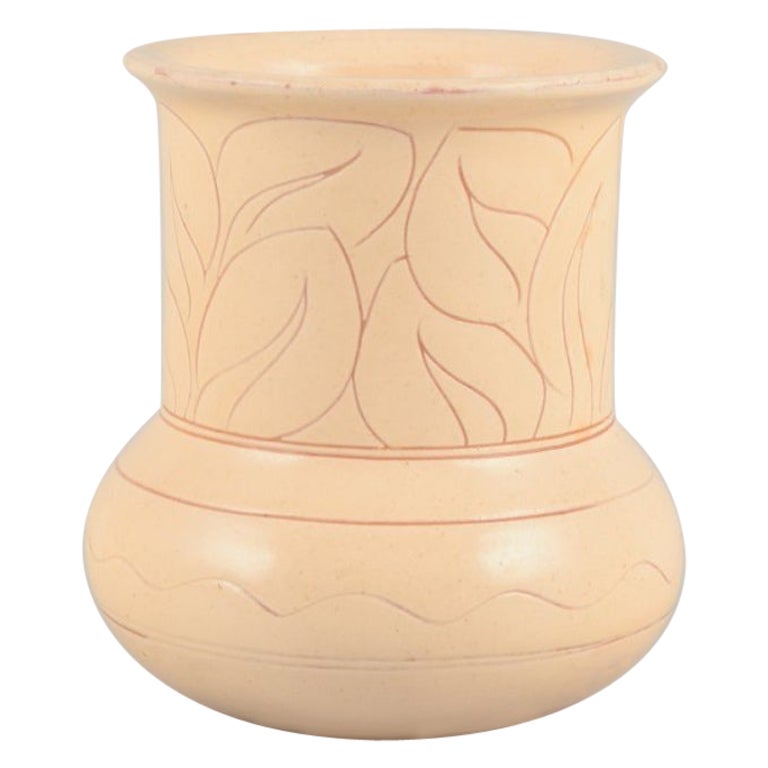 Kähler, Danimarca. Vaso in ceramica con smalto color crema. 1930/40's.