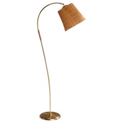 Lampada da terra di design finlandese, ottone, rattan, canna, Finlandia, anni '50