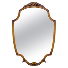 Miroir en noyer clair sculpté en forme de bouclier c1940s MINT !