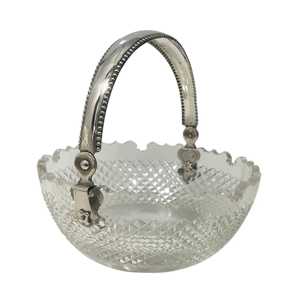 Cuenco de cristal holandés con asa de plata, 1903