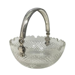 Cuenco de cristal holandés con asa de plata, 1903