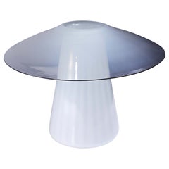 1970 Lampada da tavolo di design italiano in vetro di Murano con effetto lattiginoso