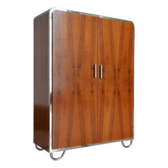 Armario Art Decó-Streamline de 2 puertas, metal cromado, chapa de nogal, c. 1935