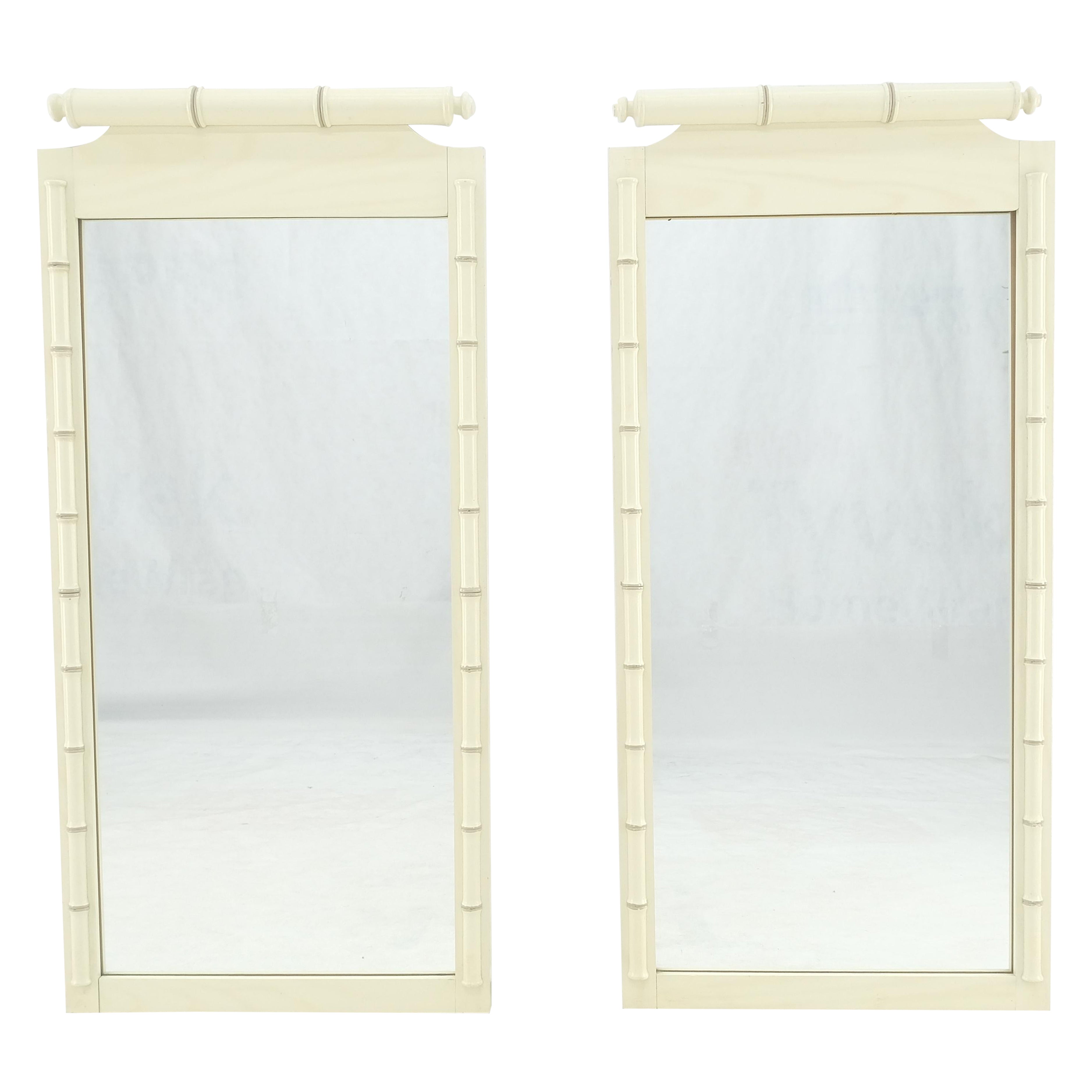 Coppia di specchi da parete in finto bambù, laccati in bianco, della metà del secolo scorso, rettangolari MINT