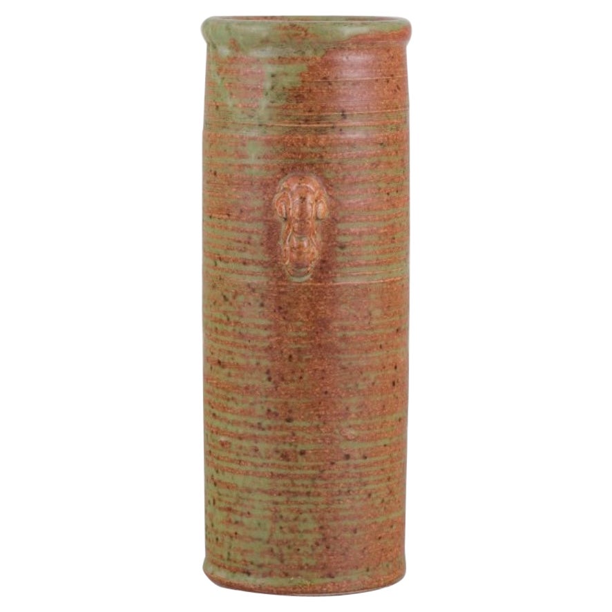 Patrick Nordström per Isle, Danimarca. Grande vaso cilindrico in ceramica. 1924