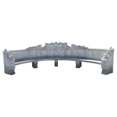 Banc italien semi-circulaire en pierre de chaux de grande taille