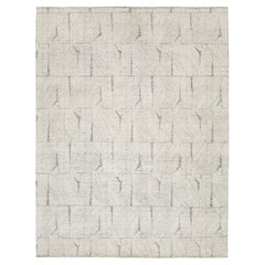 Moderner elfenbeinfarbener Wollteppich im marokkanischen Stil im abstrakten Design von Apadana